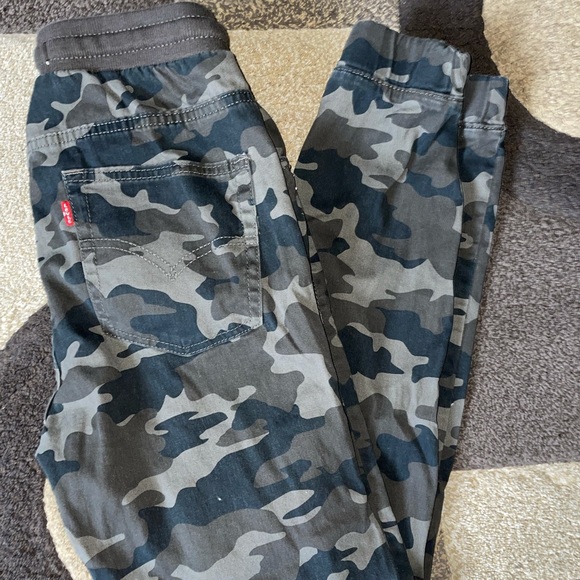 Boys Youth Size XL Levi Camo Joggers - Picture 2 of 4